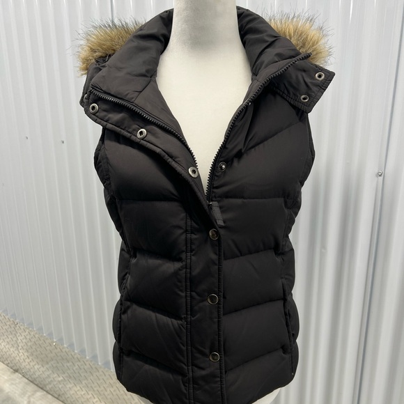 Smart Set Black Puffer Vest with Faux Fur Hood - Size Small - Picture 4 of 7